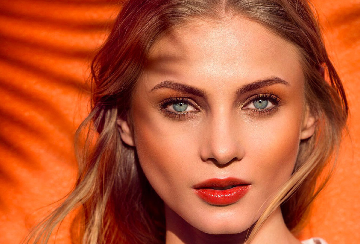 صيحة مكياج تسمير البشرة لإطلالة ذهبية هذا الصيف