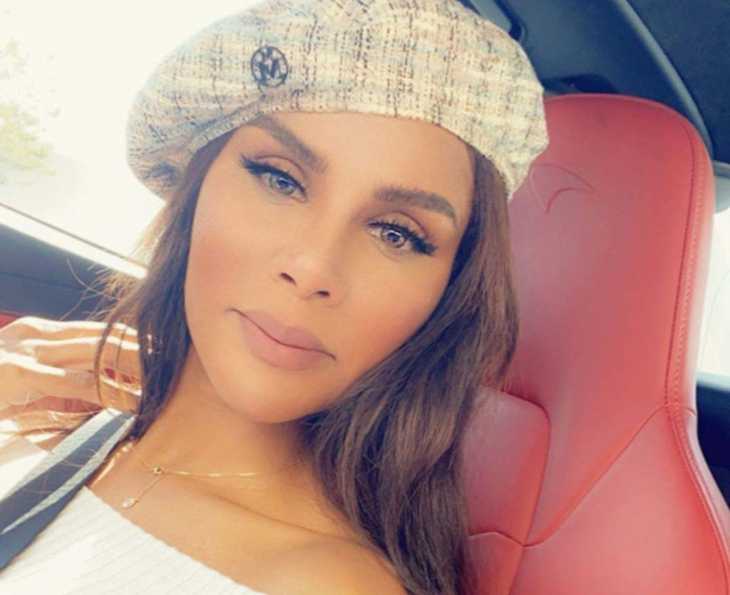 بالفيديو: هند البحرينية تعلن زواجها بشكل مفاجئ!