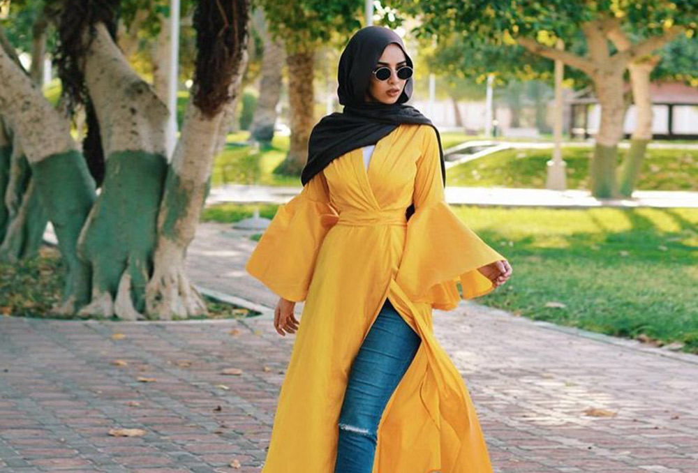 تعرفي إلى أبرز الألوان التي تتناسق مع اللون الأصفر موضة صيف 2021