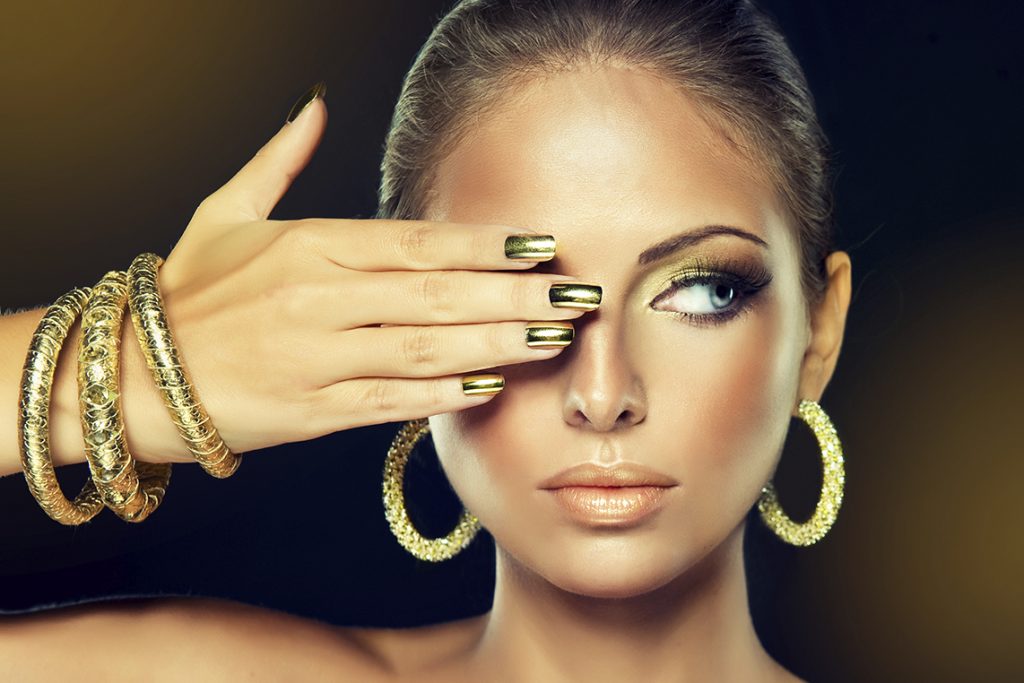 موديلات أساور عريضة من الذهب الأصفر للعرائس