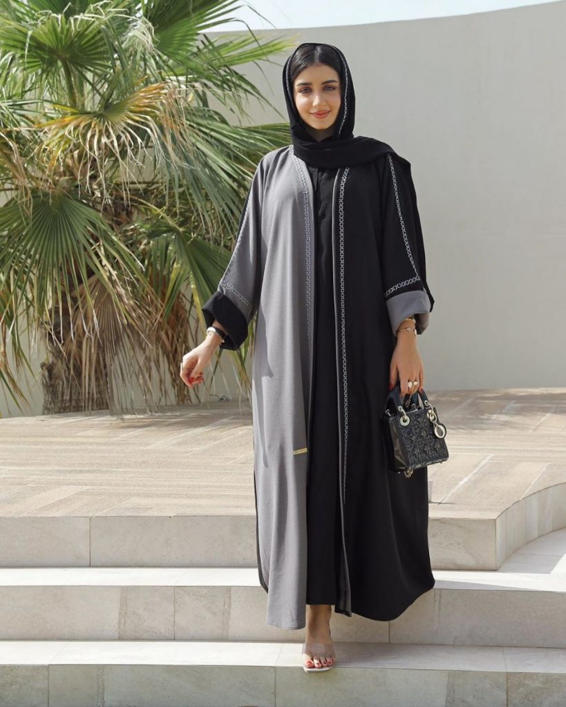 أجمل موديلات عبايات الاستقبال للعروس المحجبة