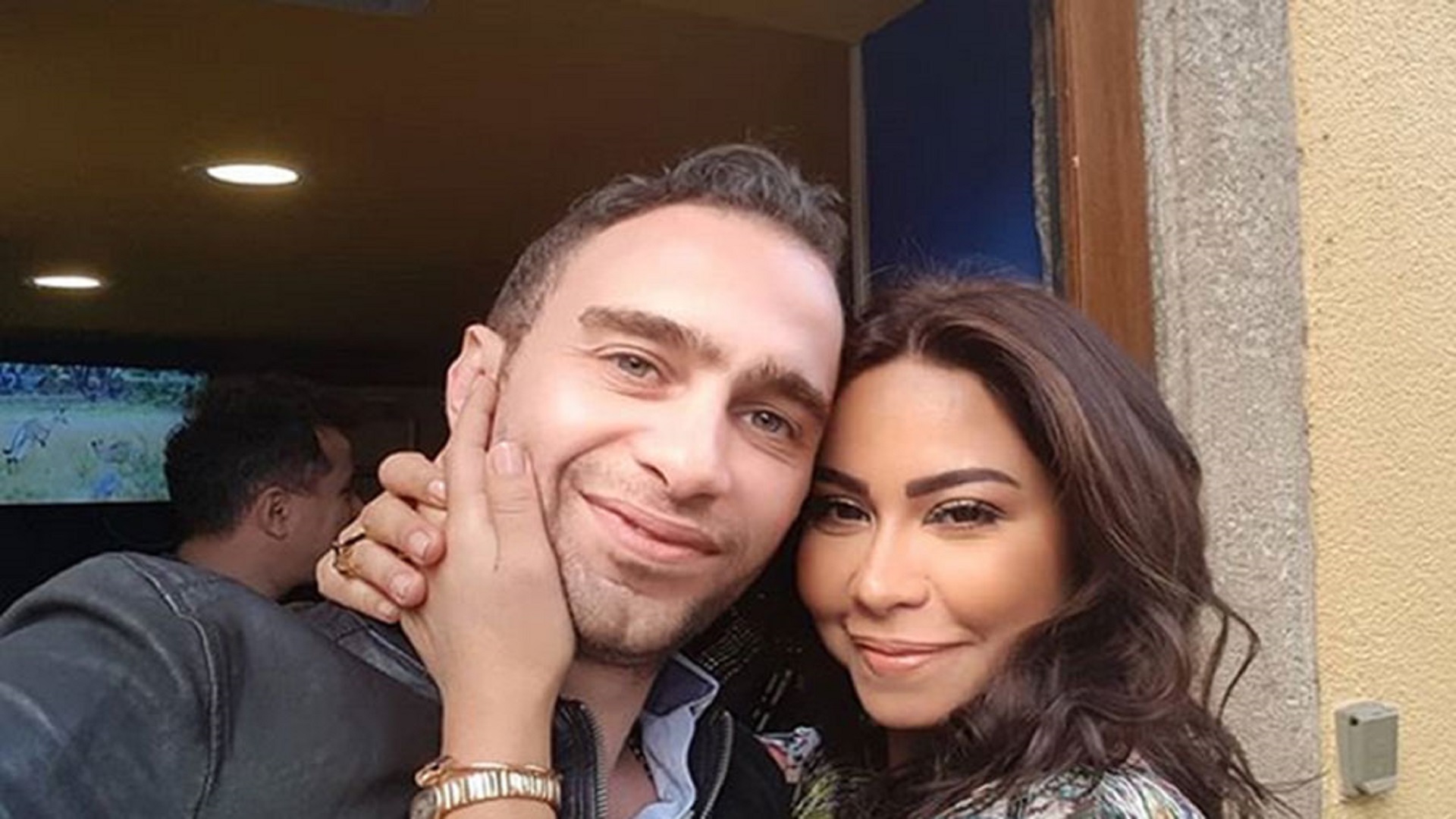 بالصورة: شيرين عبد الوهاب تظهر حبها الكبير لزوجها في هذه المناسبة!