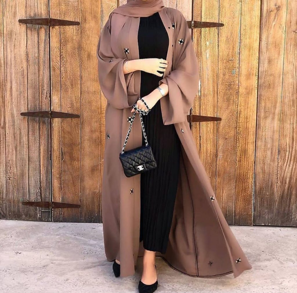 كيفية اختيار الحذاء المناسب للعباية في عيد الإضحى