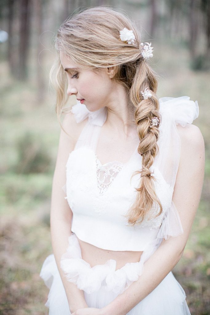 أحدث تسريحات شعر العروس باعتماد الجدائل