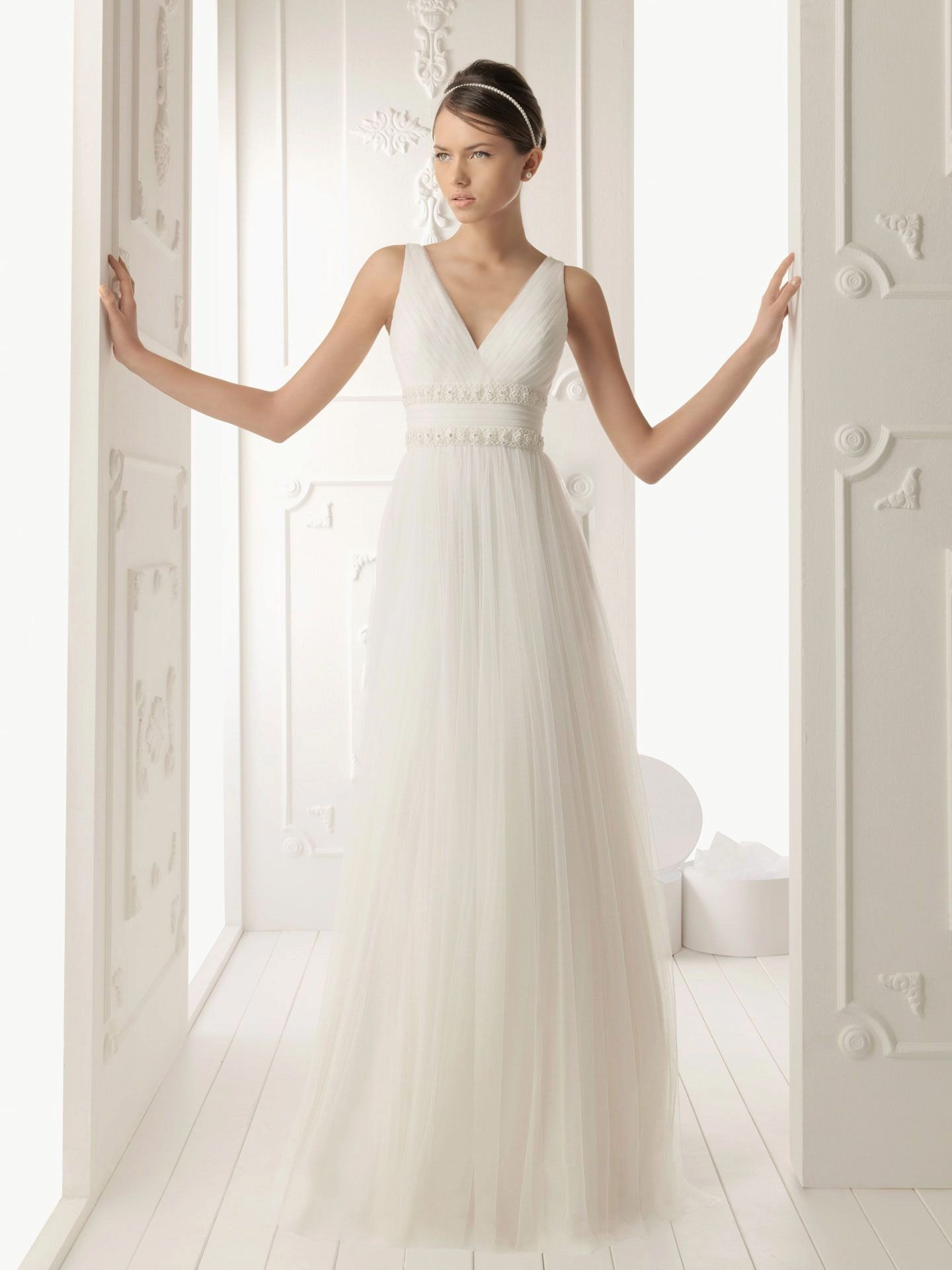 فساتين زفاف رقيقة وعصرية منخفضة التكلفة