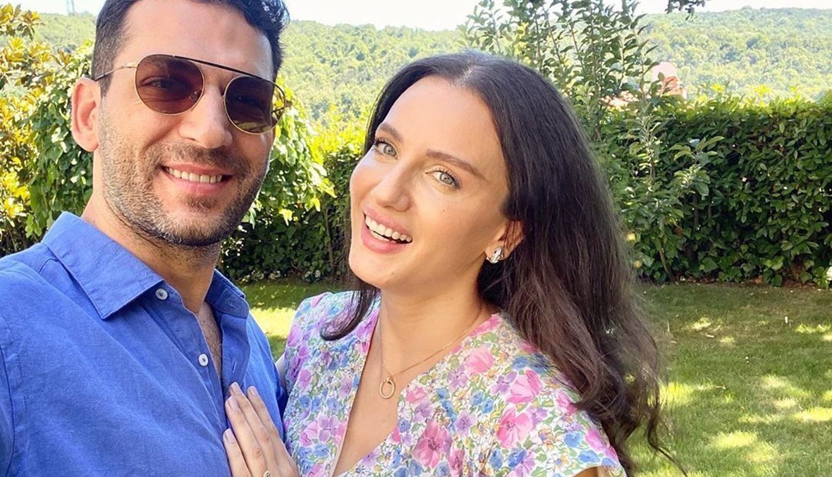 بالفيديو: مراد يلدريم وإيمان الباني يسرقان الأضواء برقصهما في حفل زفاف شقيقته