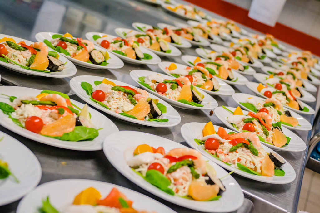 نصائح لإنجاح تنسيق بوفيه المأكولات والمشروبات في حفل الزفاف