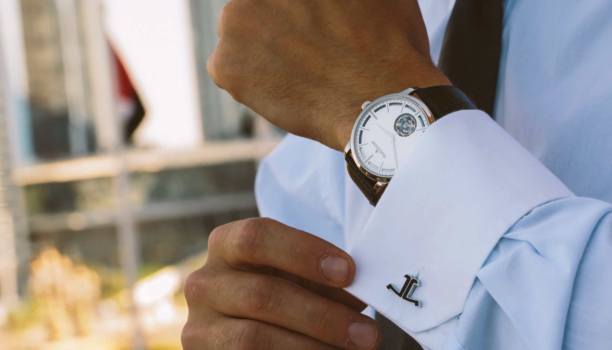 ساعة العريس والبدلة : نصائح لاختيار الساعة المناسبة