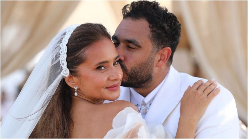 تفاصيل فستان زفاف نيللي كريم تصدم الجمهور!