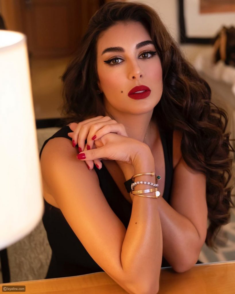 بالصور تسريحات للشعر الناعم والطويل من وحي الفنانة ياسمين صبري