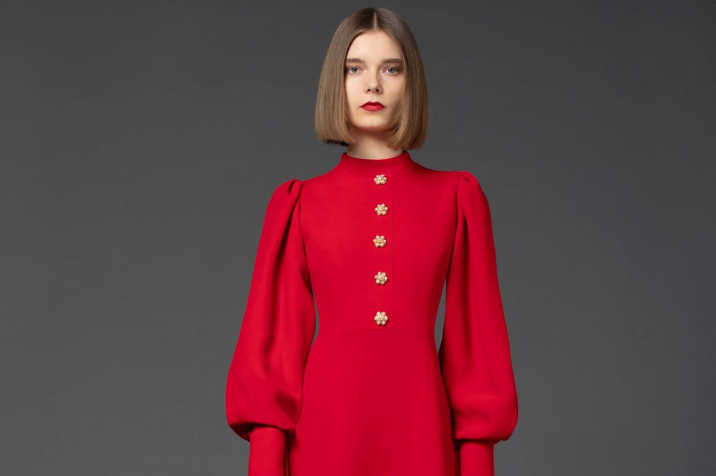 اللون الأحمر يتصدر قائمة ألوان خريف 2021 وشتاء 2022