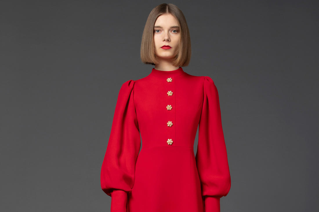 اللون الأحمر يتصدر قائمة ألوان خريف 2021 وشتاء 2022