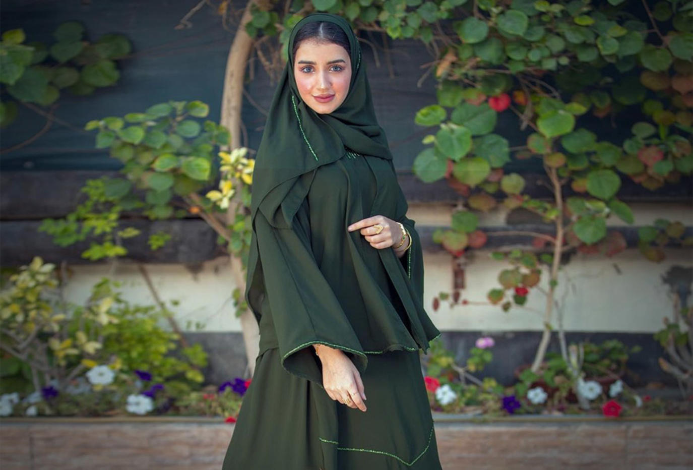 من الأنستغرام: عبايات مميزة لفصل الخريف موضة 2021