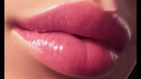 تحصلي على شفاه وردية طبيعيا بهذه الطرق