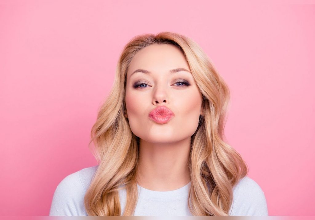 خمسين سنة ولا زال أحمر الشفاه هذا من الأكثر طلبا ومبيعا في العالم