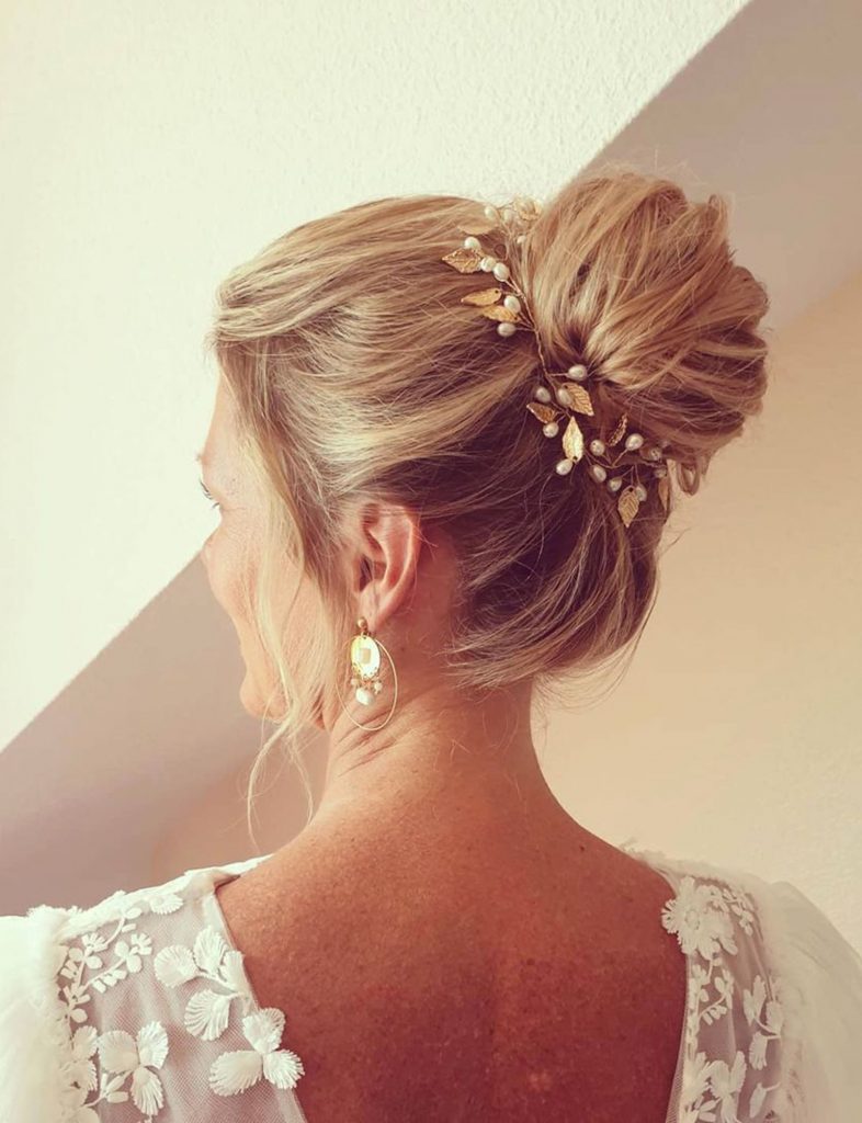 أجمل تسريحات الشينيون المرفوعة لعروس خريف 2021