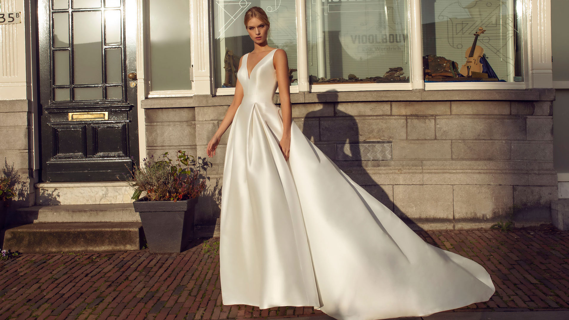 بالصور: التشكيلة الجديدة من فساتين العرائس من دار أزياء Pronuptia