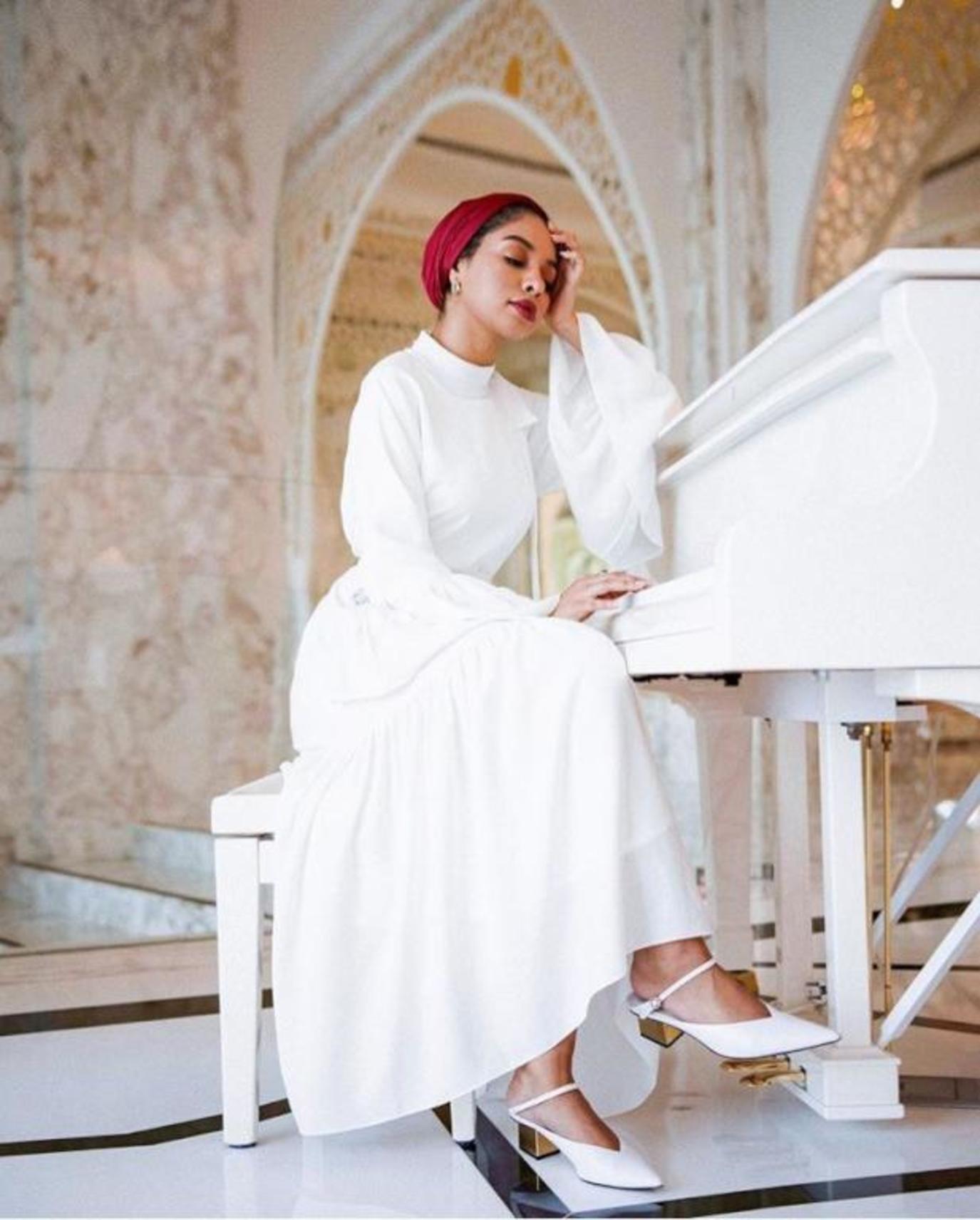 بالصور: اللون الأبيض لون المحجبات الأول في خريف وشتاء 2022