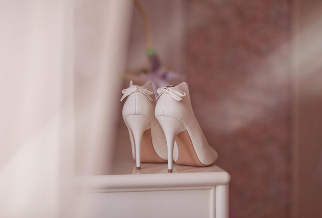 حذاء العروس لم يعد مقتصرا فقط على اللون الأبيض