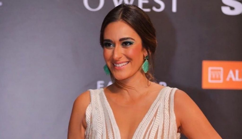 أمينة خليل تعلن فسخ خطوبتها رسميا