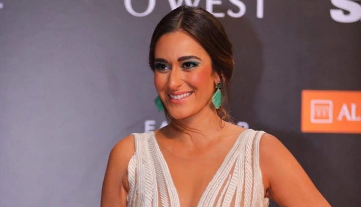 أمينة خليل تعلن فسخ خطوبتها رسميا