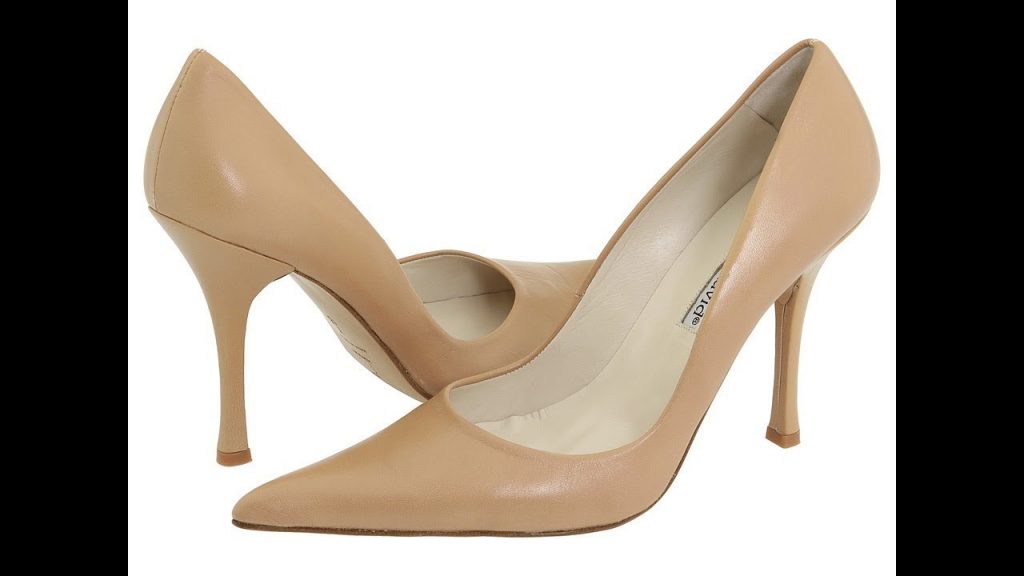 شاهدي معنا هذه الأحذية الشتوية لحفلات الزفاف