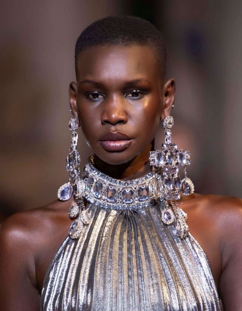 بالصور: مجوهرات رائعة لإطلالة عروس فخمة وفاخرة