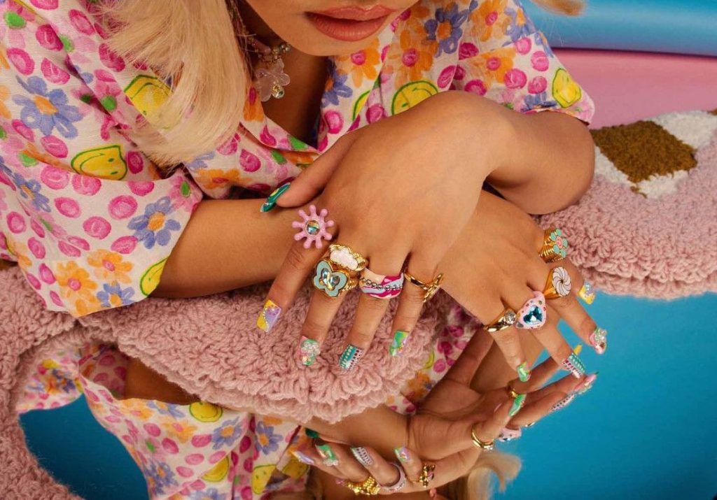 هذه الصيحة من المجوهرات ستعيدك لأيام الطفولة