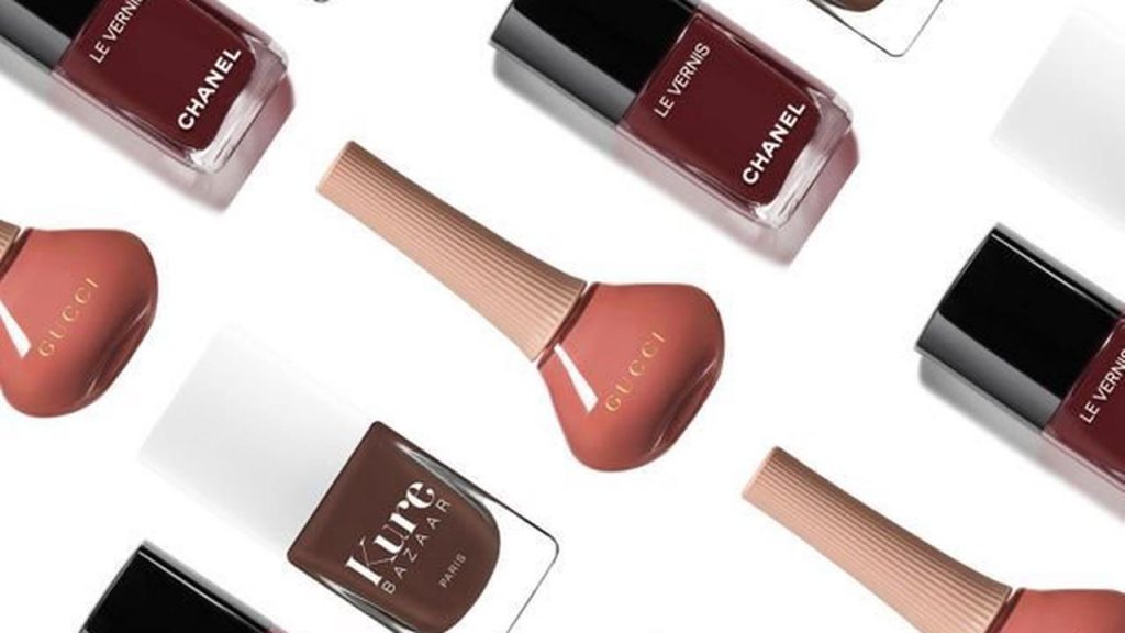 اكتشفي معنا ألوان المانكير الرائجة لشتاء 2022