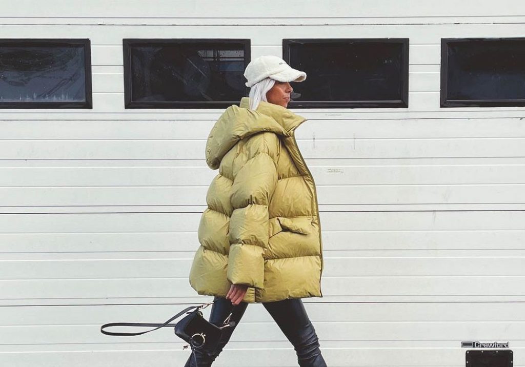 هذه السترة المنتفخة من صيحات اتجاهات الموضة لشتاء 2022