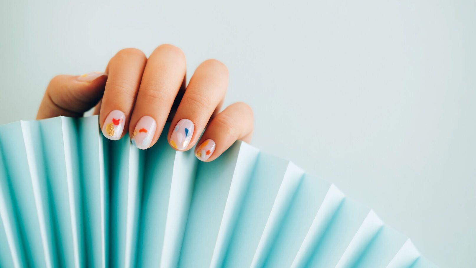 إليك 5 موديلات مختلفة لتزيين طلاء الأظافر في حفل الزفاف