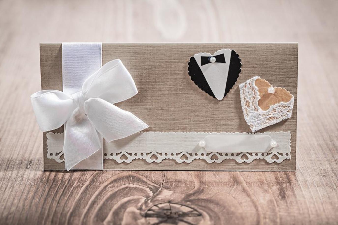 بالصور: شاهدي معنا كروت الزواج بتصاميم راقية