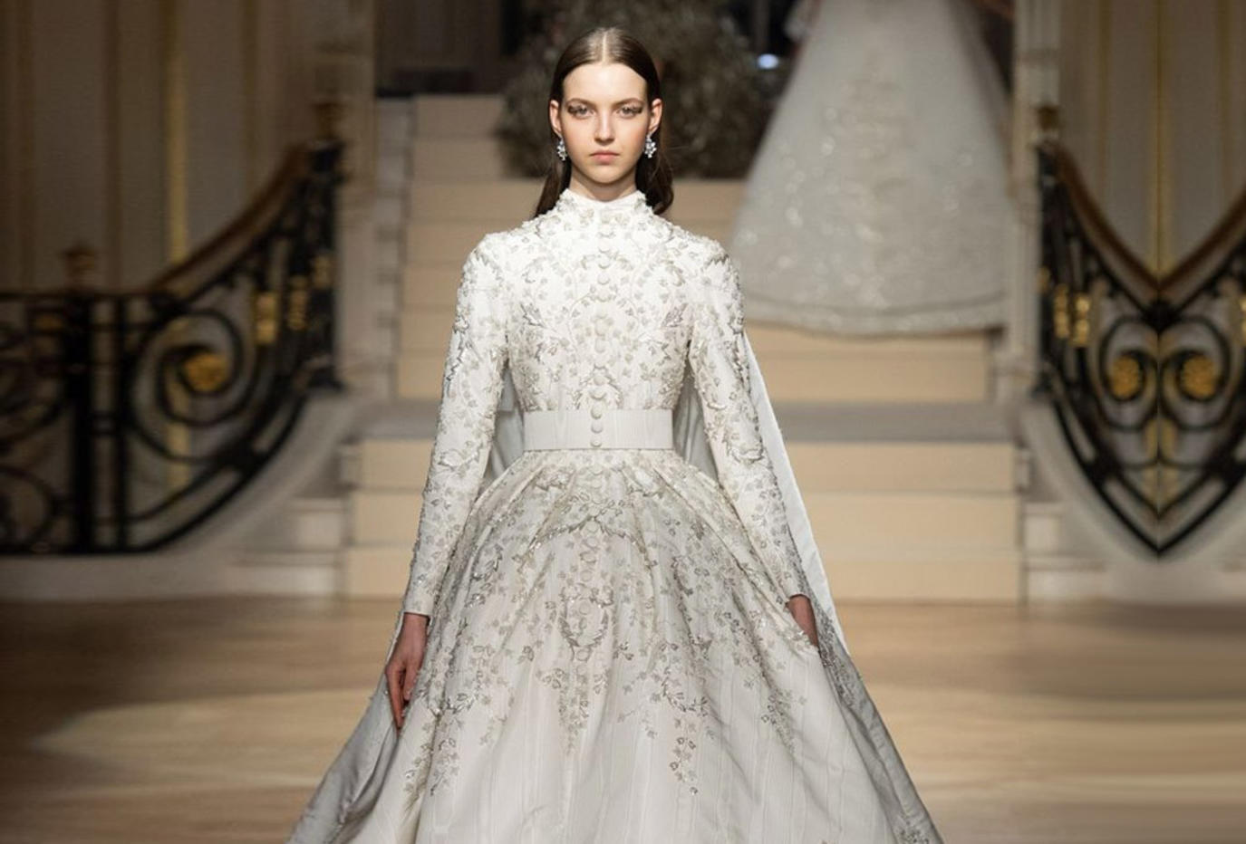 تصاميم فساتين زفاف لإطلالة محتشمة وجذابة