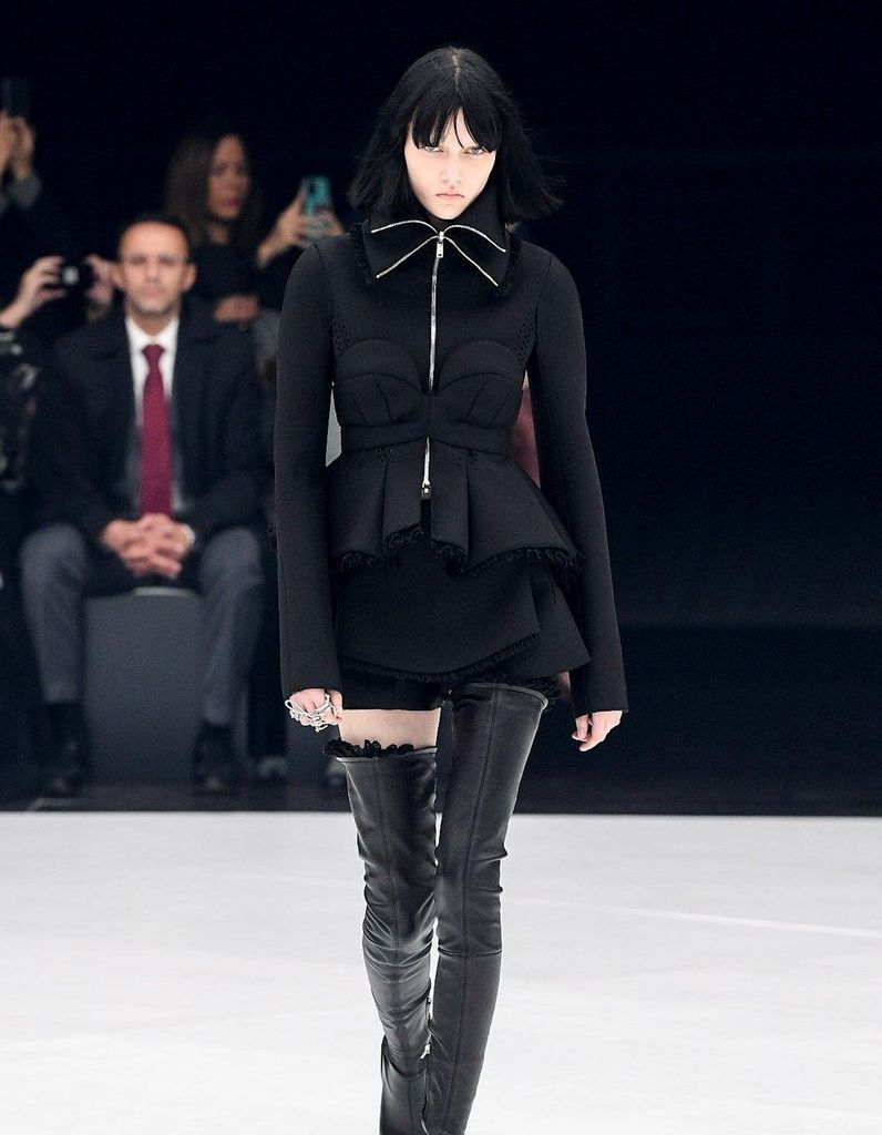 استوحي اطلالتك بعد الزفاف من تشكيلة الهوت كوتور للدار العالمية جيفنشي