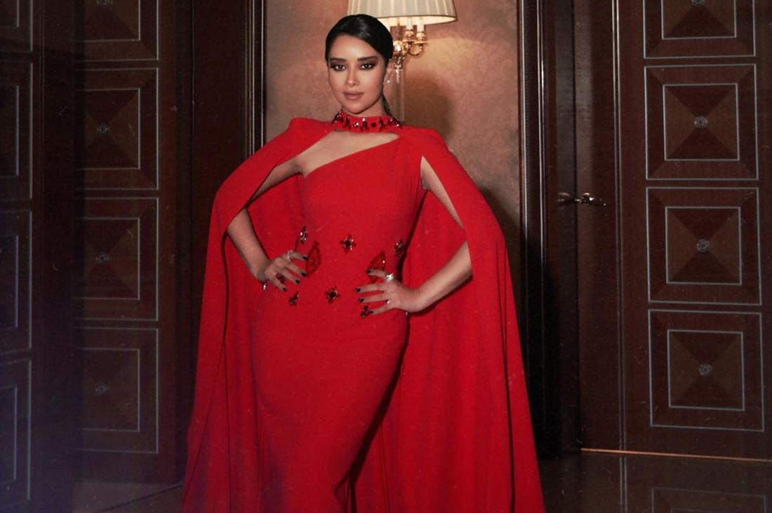 بالصور: فساتين خطوبة باللون الأحمر من وحي نجمات الشاشة العربيات