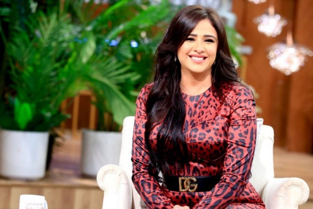 بالفيديو: تحضيرات ياسمين عبد العزيز استعداد للقائها بمنى الشاذلي