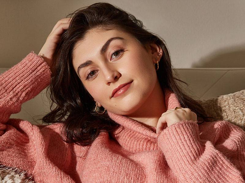 خطوات بسيطة لتطبيق مكياج يومي ناعم ويمنحك إطلالة مشرقة وجذابة