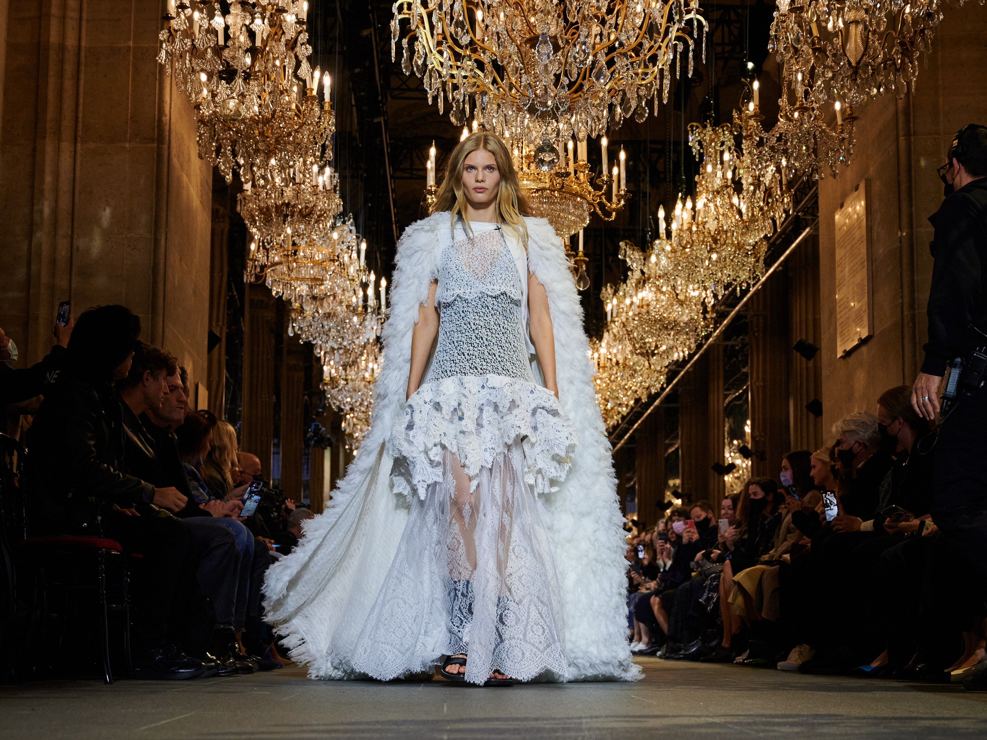 شاهدي معنا فساتين زفاف ربيع وصيف 2022