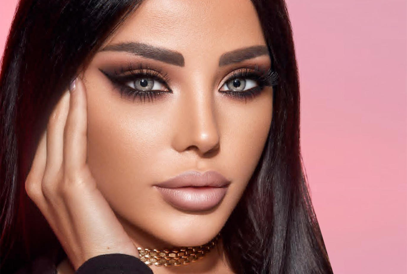 3 أفكار مكياج ملون وجريء لصاحبات البشرة السمراء