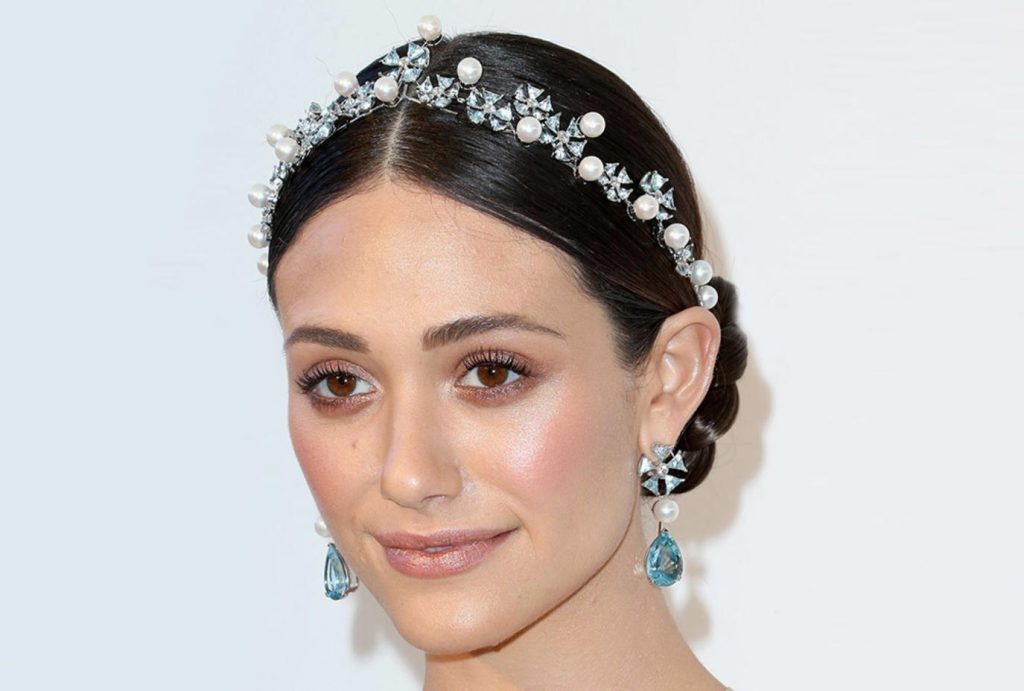 بالصور: تسريحات شعر أنيقة للعروس الرومنسية