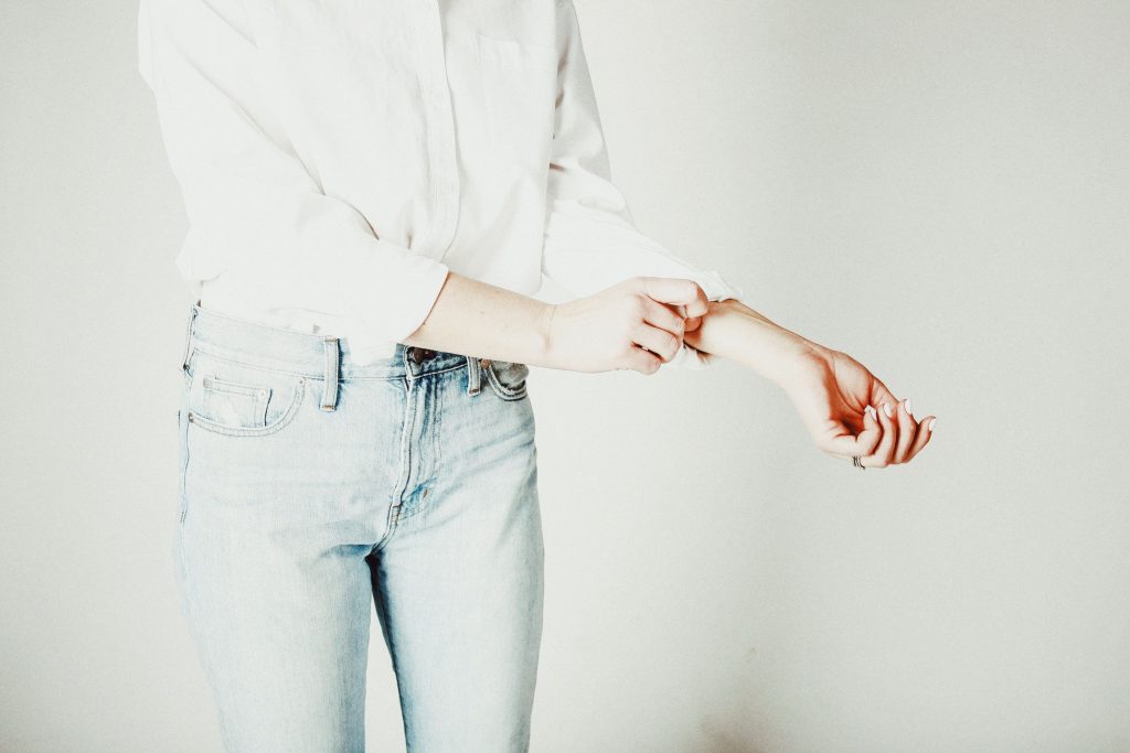 إليكِ كيفية تنسيق الملابس باللون الأبيض