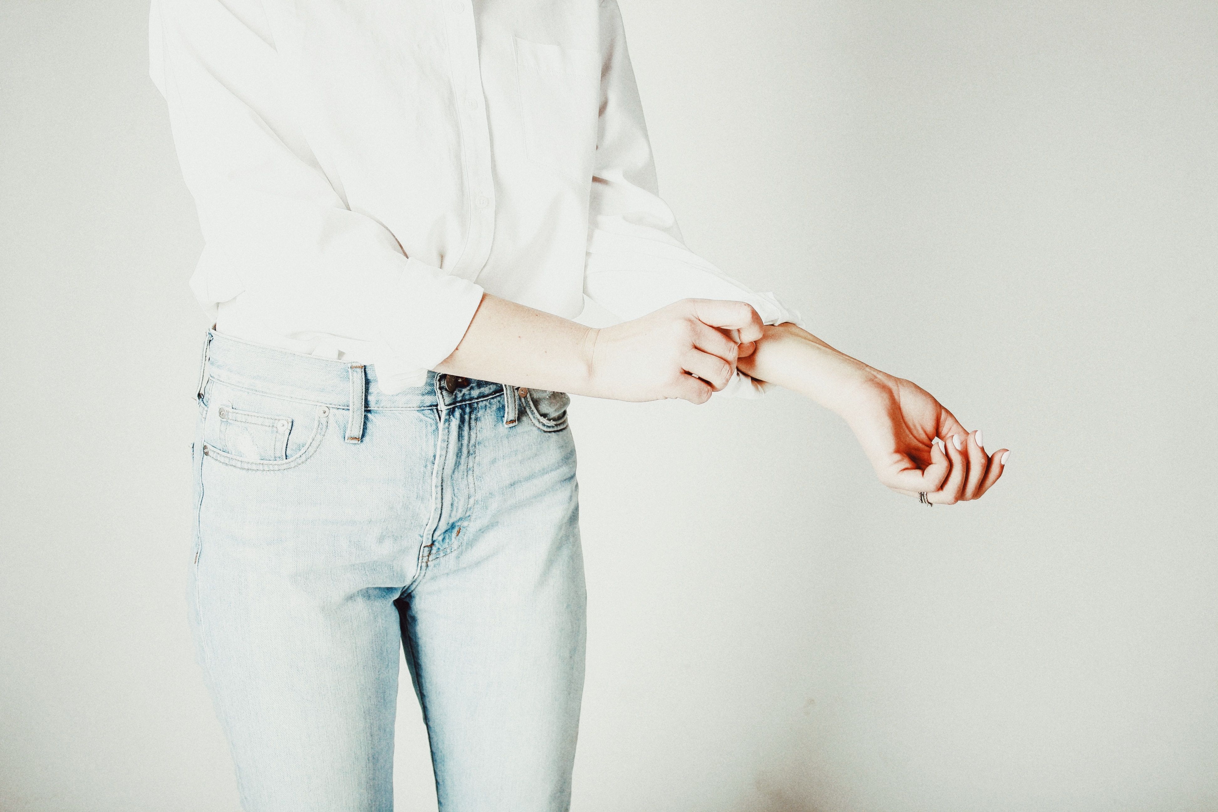 إليكِ كيفية تنسيق الملابس باللون الأبيض