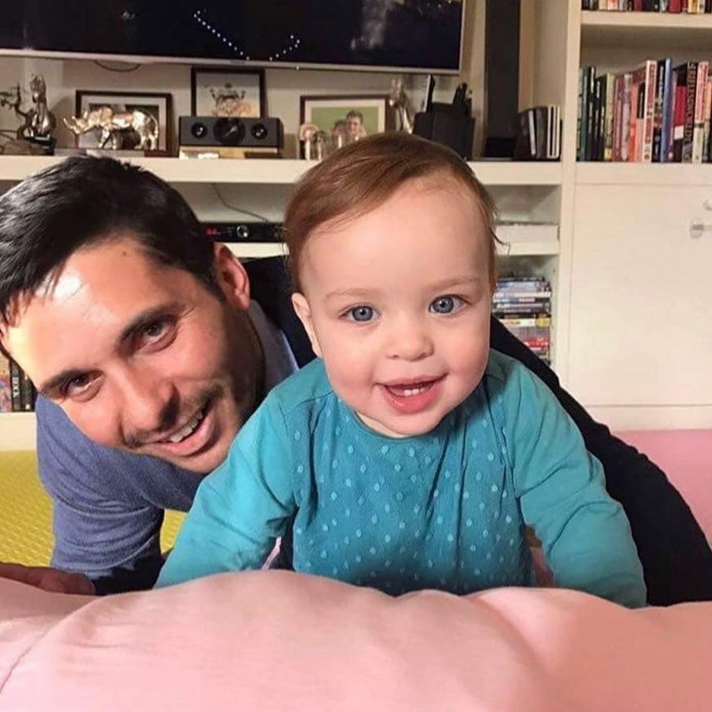 رسميا: الأمير حمزة بن الحسين يرزق بمولوده الأول وهذه هي صورته!