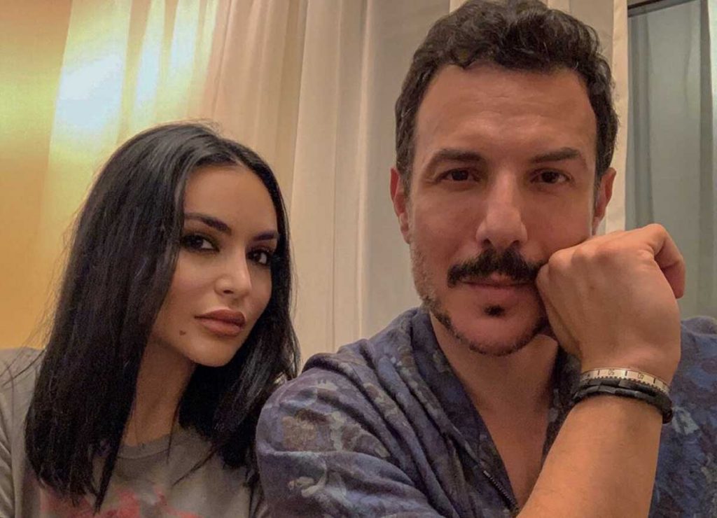 باسل الخياط يشعل السوشيال ميديا بحديثه عن علاقته بزوجته ويتصدر الترند!