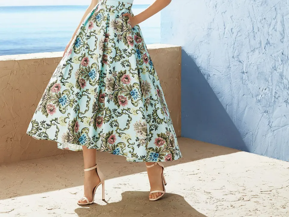 بالصور: فساتين ميدي للتألق في السهرات والحفلات