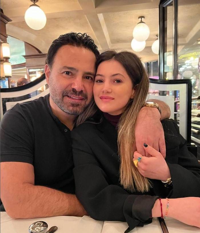 بالفيديو: عاصي الحلاني يعبر عن فرحته بحصول ابنته على دبلوم “إدارة الطهي”