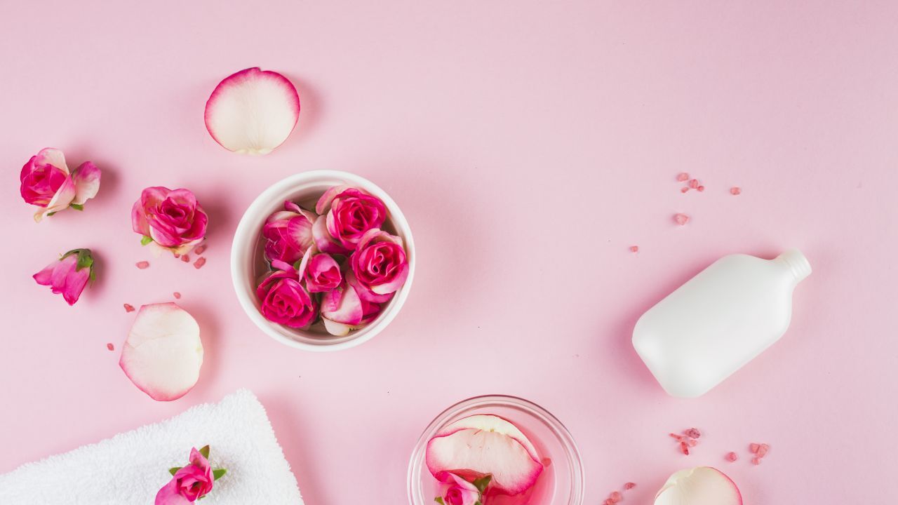 كل ما يجب أن تعرفيه عن فوائد الهيدروسول للبشرة