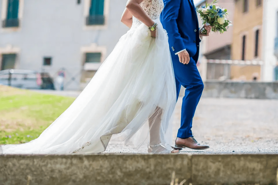 تعرفي إلى محتويات حقيبة الطوارئ التي يجب أن تأخذها العروس معها أثناء الحفل