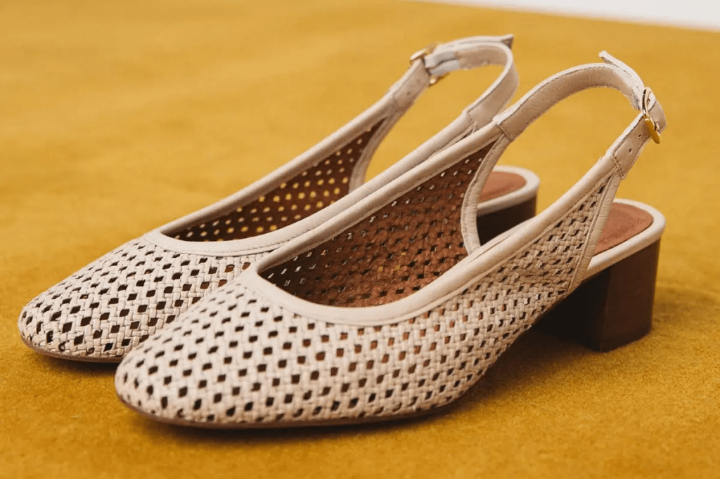 شاهدي معنا هذه الموديلات من أحذية الزفاف الكلاسيكية