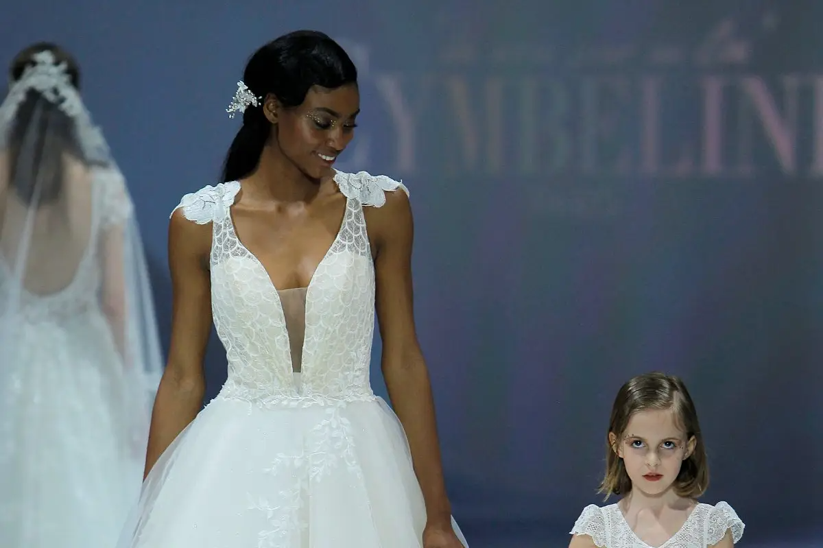 فساتين زفاف Cymbeline لموسم 2023 تخلق اتجاهات جديدة من الإبداع